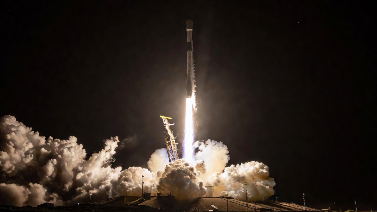 SpaceX Launches 21 Northrop Grumman Data Satellites for Space Development Agency